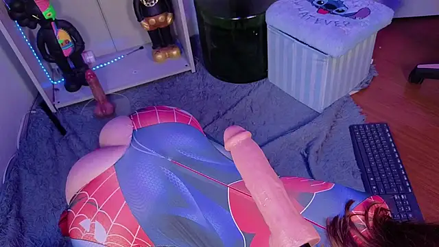 EmilyMiller  online show from November 25, 5:15 pm