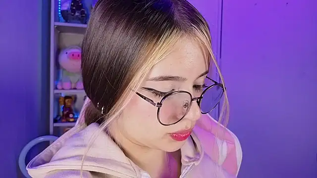 EmilyMiller  online show from October 4, 9:08 pm