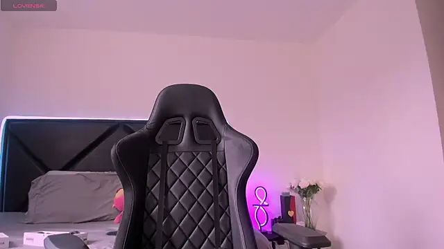 ScarlettAndClark online show from September 12, 1:29 pm