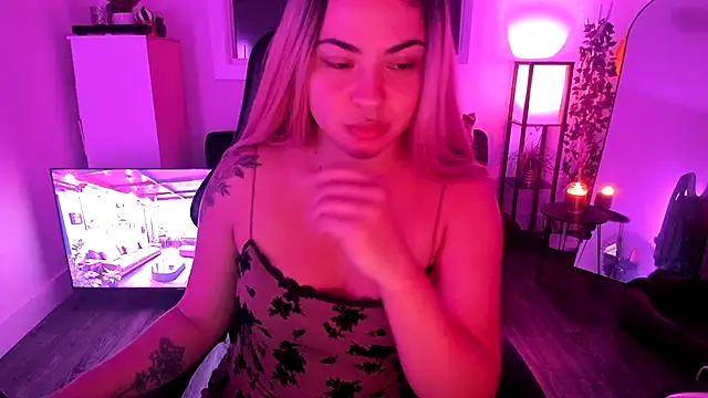 MelSaunders online show from November 9, 1:45 am