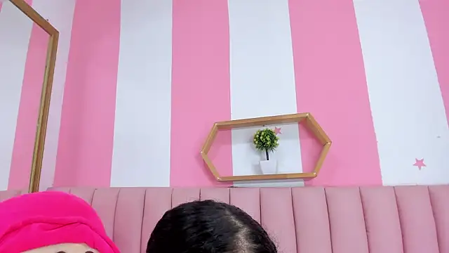 ISABELLA 020 online show from March 4, 12:45 pm