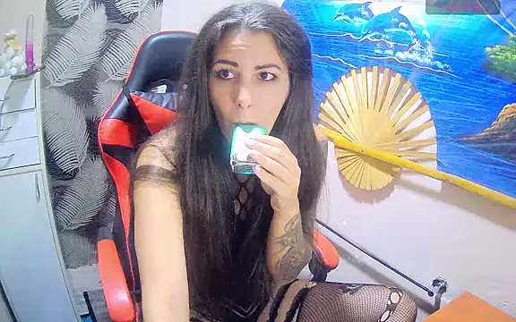 Snapshot of Catbaby32 chatting on October 9, 8:35 pm Catbaby32 online show from October 9, 8:35 pm