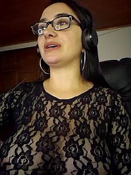 preetypeach online show from November 15, 12:22 am