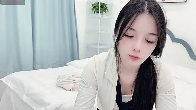 AKiKi711 online show from April 8, 2:41 pm