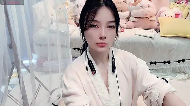 AKiKi711 online show from March 31, 4:45 am