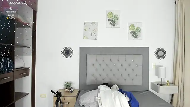 Kylie2211 online show from September 12, 2:01 am