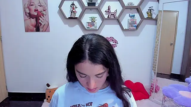 SharonSander online show from April 8, 12:24 am