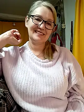 irinamaux online show from March 20, 7:02 am