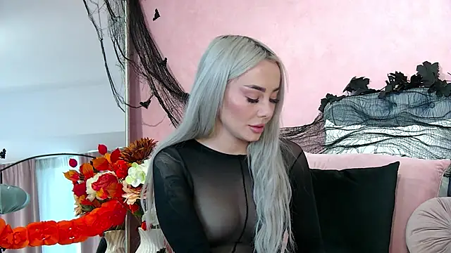 FrancescaMcGray online show from November 1, 8:18 am