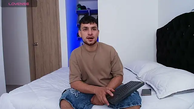 Aron-santoro online show from February 19, 5:01 pm