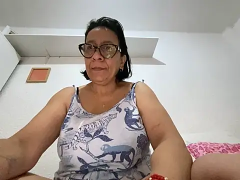 sweeviolet online show from May 29, 6:44 am