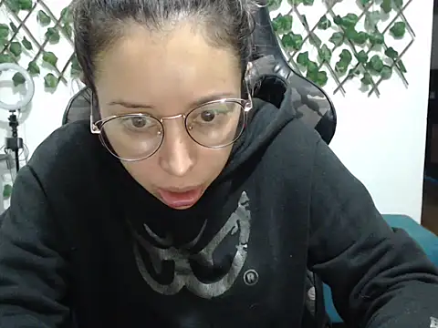 jeiana4u online show from May 4, 2:37 am
