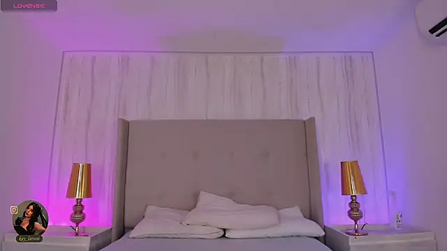 kaylarossi online show from May 19, 7:32 pm