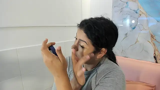 taylor cupper online show from February 11, 3:30 am