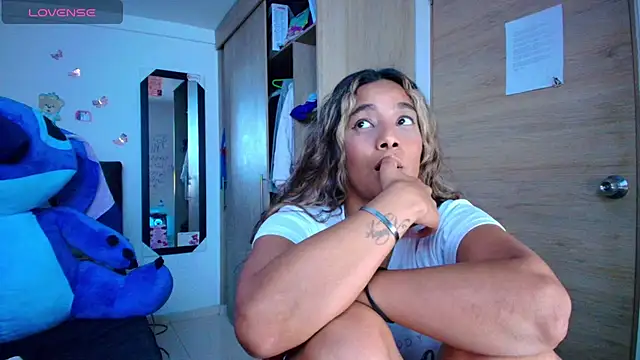 megan collins96 online show from April 7, 10:23 pm