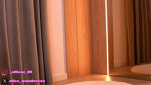 VanessaSimon online show from March 26, 6:26 am