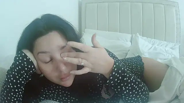 magical mia online show from February 10, 2:31 pm