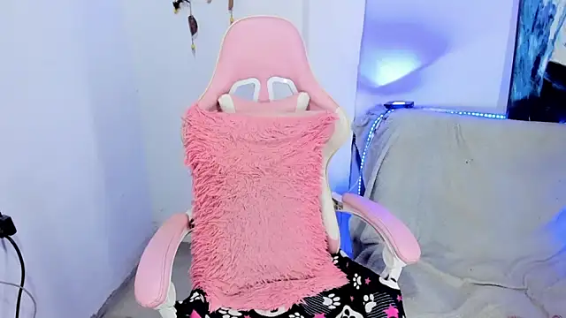 blonde girl01 online show from October 8, 11:53 pm