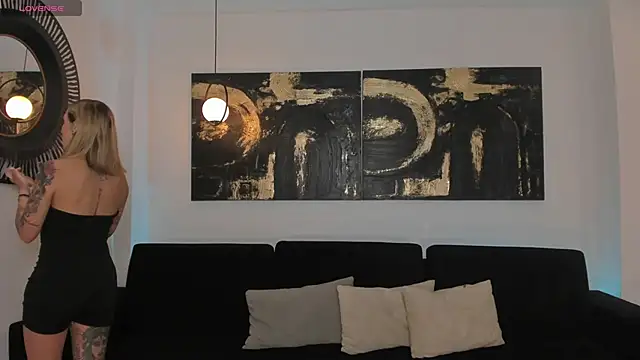 MollySundersX online show from March 27, 8:53 pm