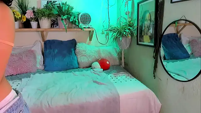 MiaaRose online show from November 4, 6:46 pm