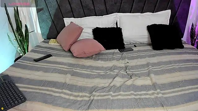 Stanlor1226 online show from April 18, 12:46 am