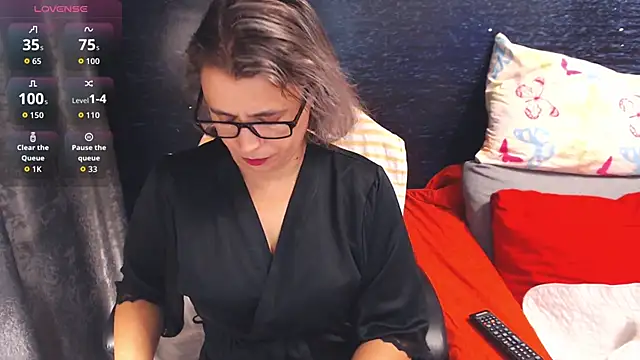 Snapshot of LadyAverrySquirt11 chatting on October 13, 3:53 am LadyAverrySquirt11 online show from October 13, 3:53 am
