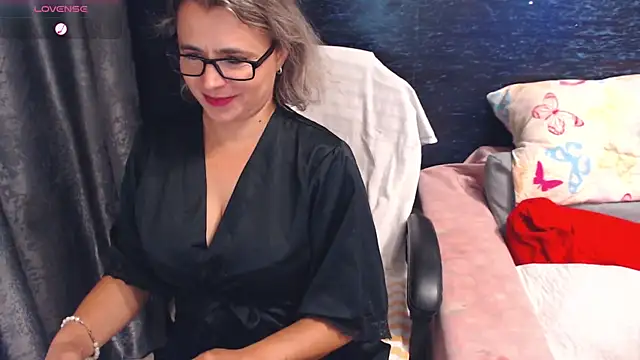 Snapshot of LadyAverrySquirt11 chatting on October 1, 5:12 am LadyAverrySquirt11 online show from October 1, 5:12 am