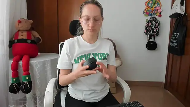 Adele johnsonn1 online show from May 28, 7:45 pm