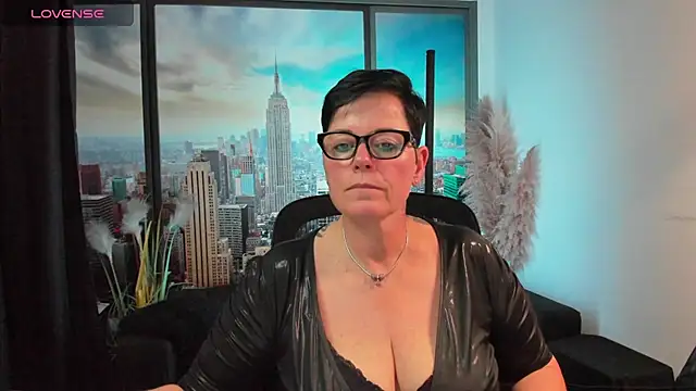 ninarandmann online show from October 26, 3:40 pm