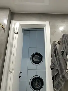 LuisaBecker online show from February 10, 9:45 am