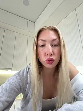 LuisaBecker online show from January 9, 9:46 am