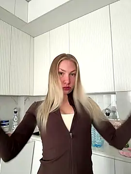 LuisaBecker online show from January 14, 9:14 am