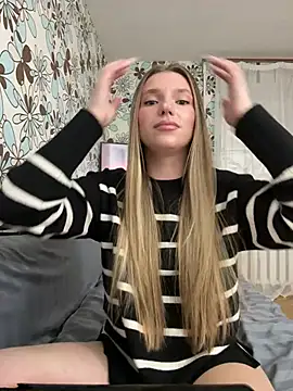 adel secret online show from April 3, 8:18 pm