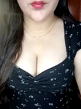 Scarlett 90 online show from May 8, 3:37 pm