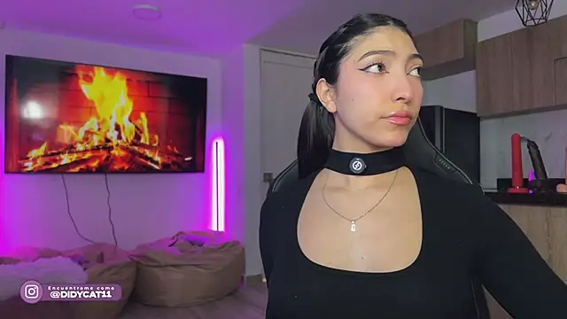 MarianaBranzz online show from April 11, 9:51 pm