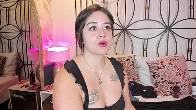 nahomi sweett online show from November 8, 11:04 am