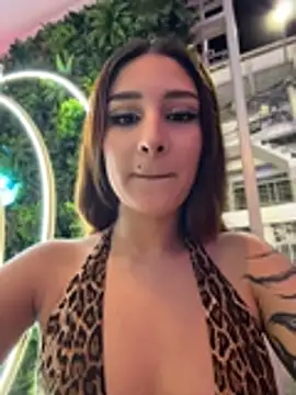 Mon Cherry online show from April 11, 1:44 am