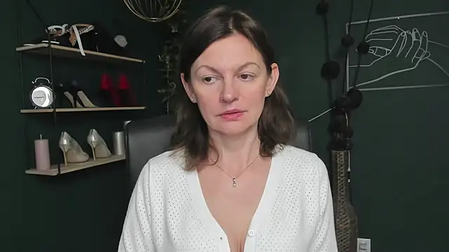 VivianWILD online show from October 13, 6:27 am