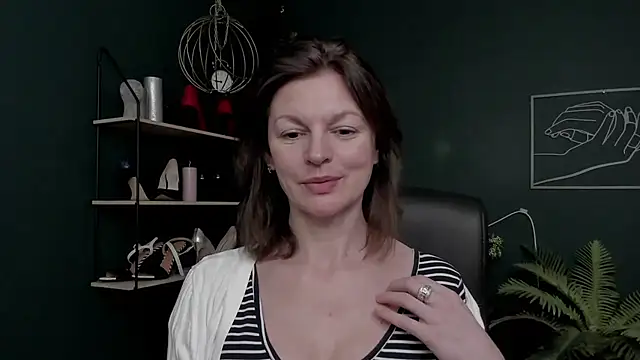 VivianWILD online show from December 4, 6:59 am