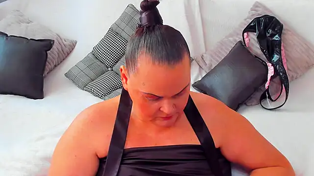 Snapshot of MilanaBiegert chatting on October 8, 7:13 am MilanaBiegert online show from October 8, 7:13 am