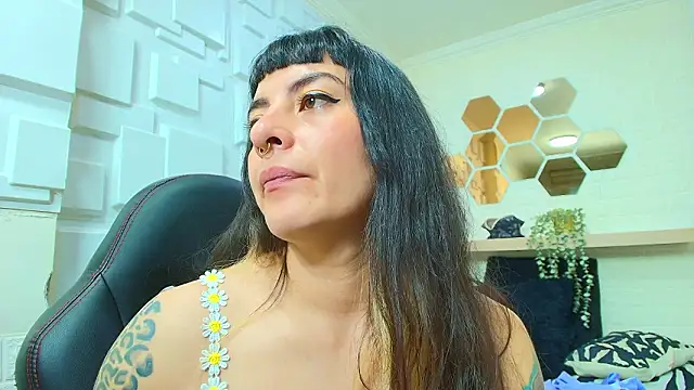 Naughty Kittenm online show from February 12, 11:45 am