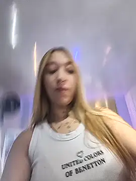 MollyCruz online show from December 20, 10:41 am