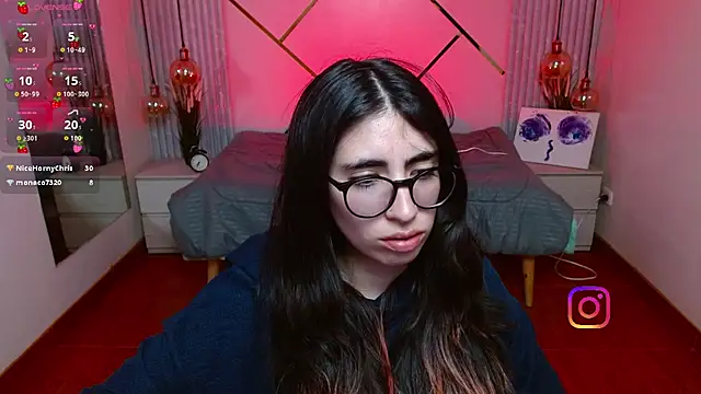 LenaRoses online show from June 17, 8:43 pm