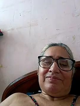  candi online show from October 11, 8:11 pm