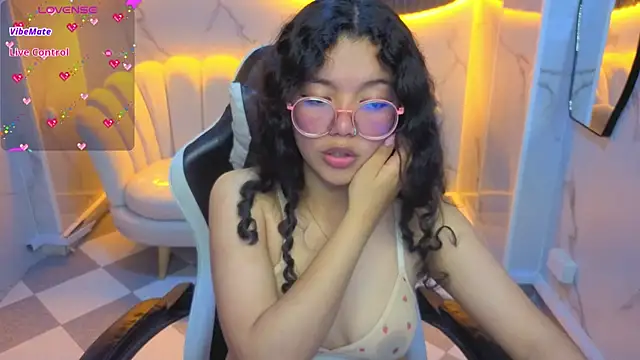 victoria castillo b online show from March 13, 8:21 pm