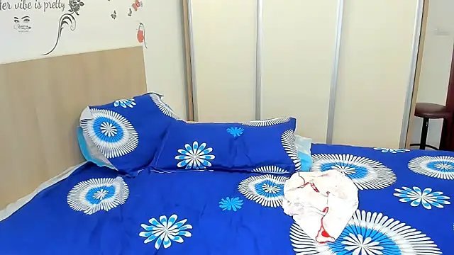 Adelamilfsex online show from December 3, 8:44 pm