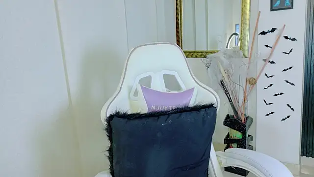 Madison Jackson online show from June 10, 7:45 pm
