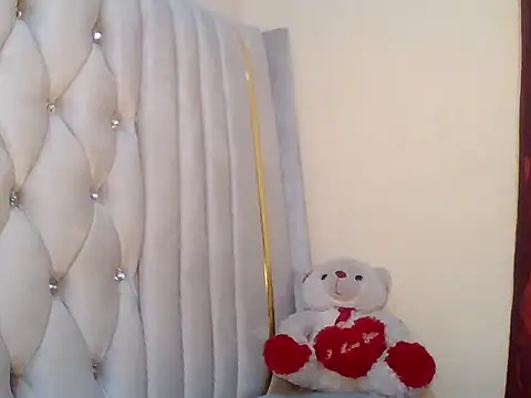 Snapshot of HOTBABE19 chatting on October 17, 12:47 am HOTBABE19 online show from October 17, 12:47 am