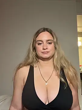 Sophie Raegan online show from April 20, 1:36 pm