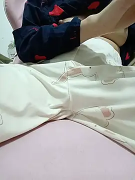SweetGirl2k2 online show from June 11, 7:05 am